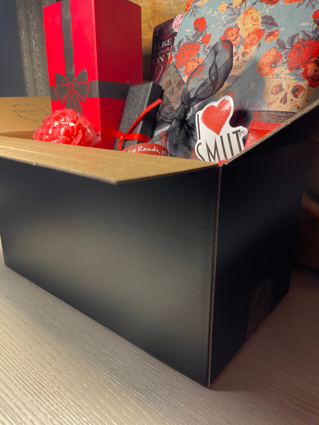 Build Your Own Custom Book Box! (🫦M+)