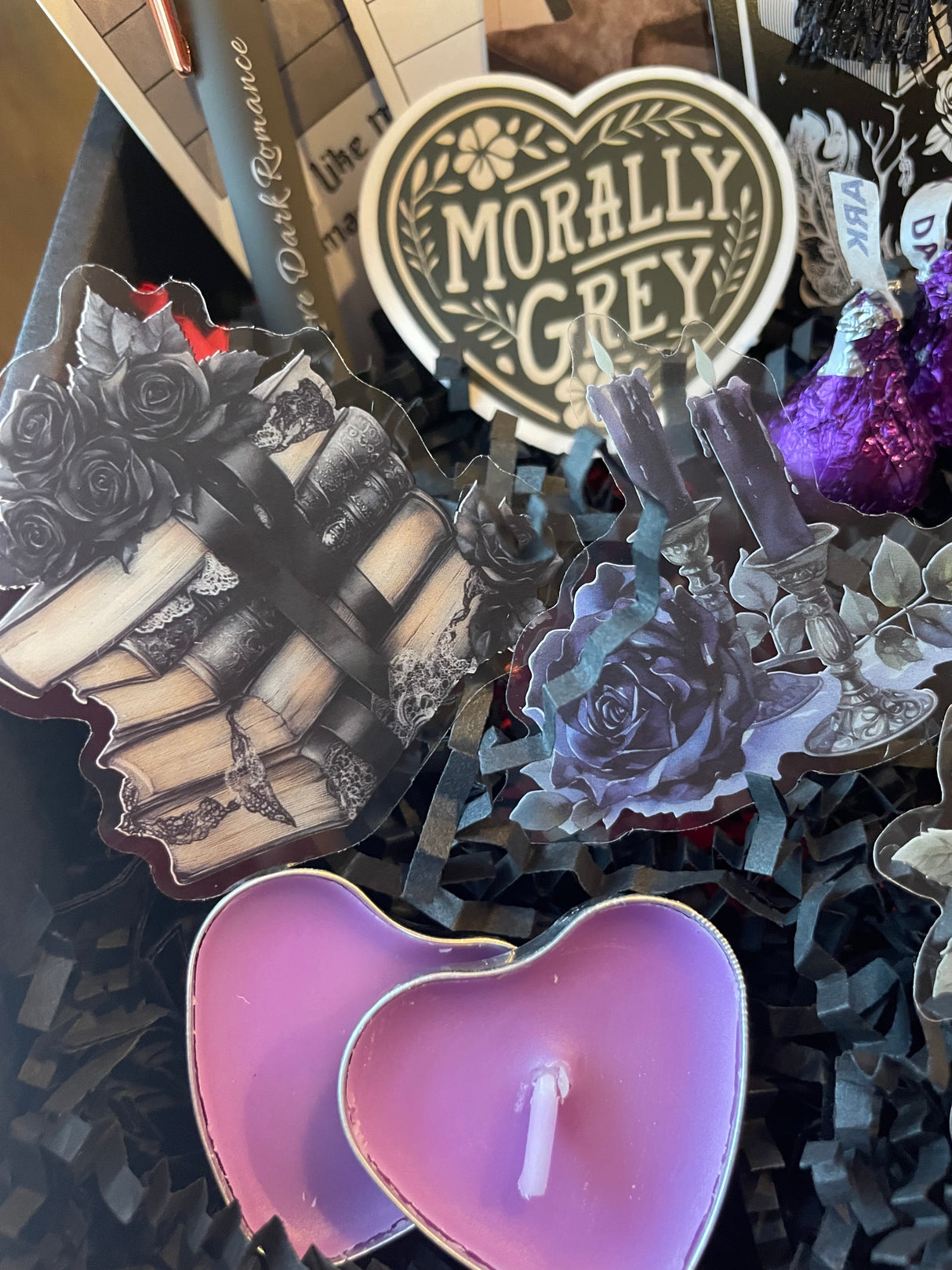 👩‍🎨 Dark Romance Activity Box +/- novels & toy