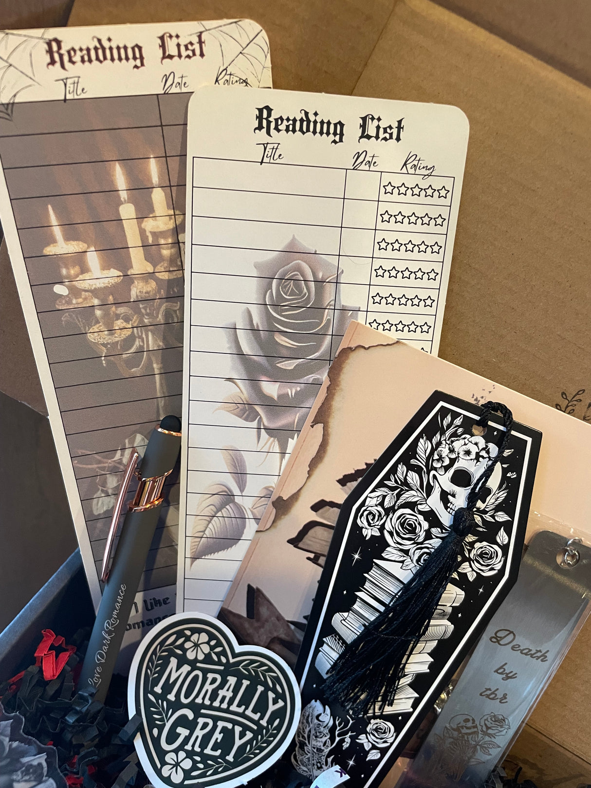 👩‍🎨 Dark Romance Activity Box +/- novels & toy